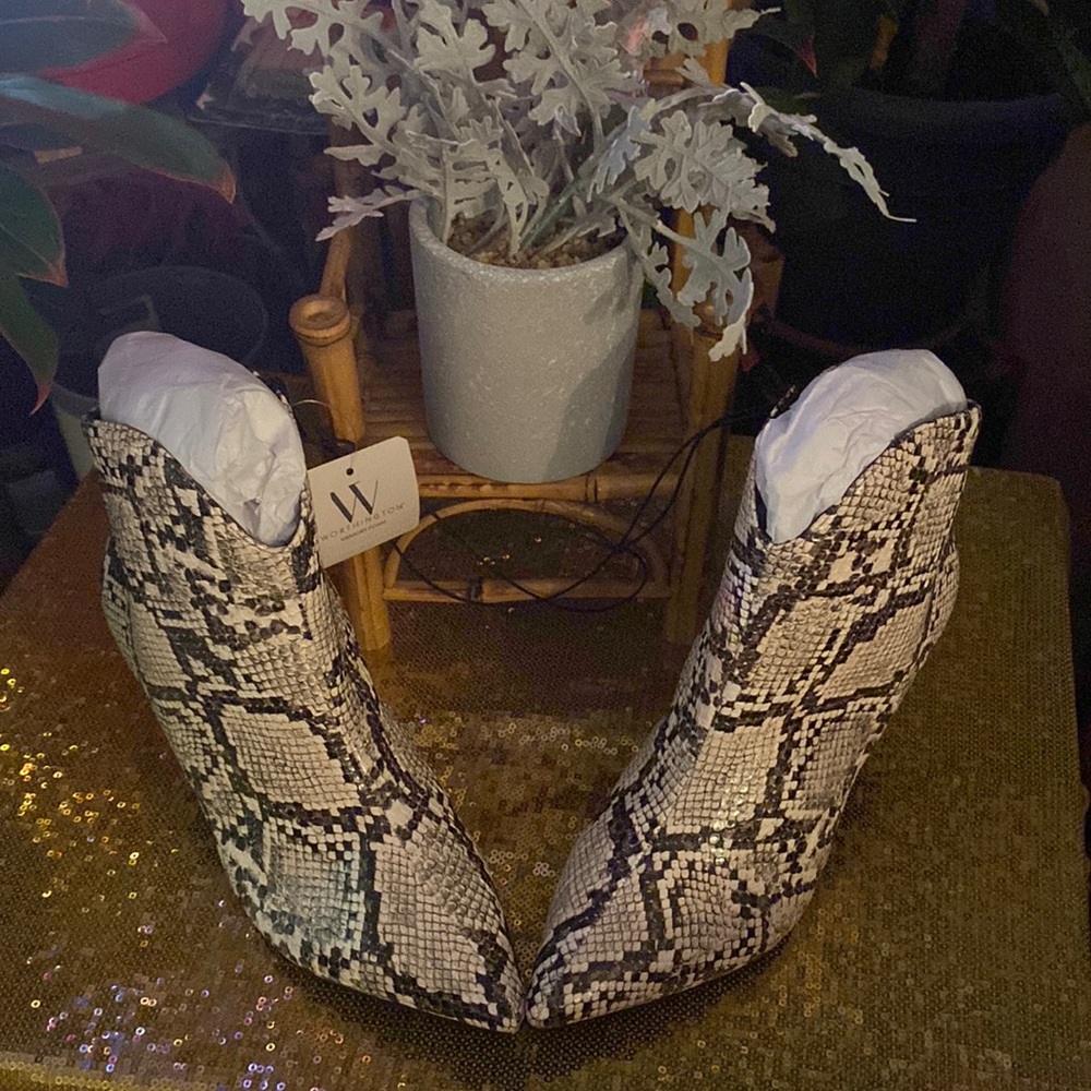 NWT Snake Skin Worthington Memory foam ankle boots